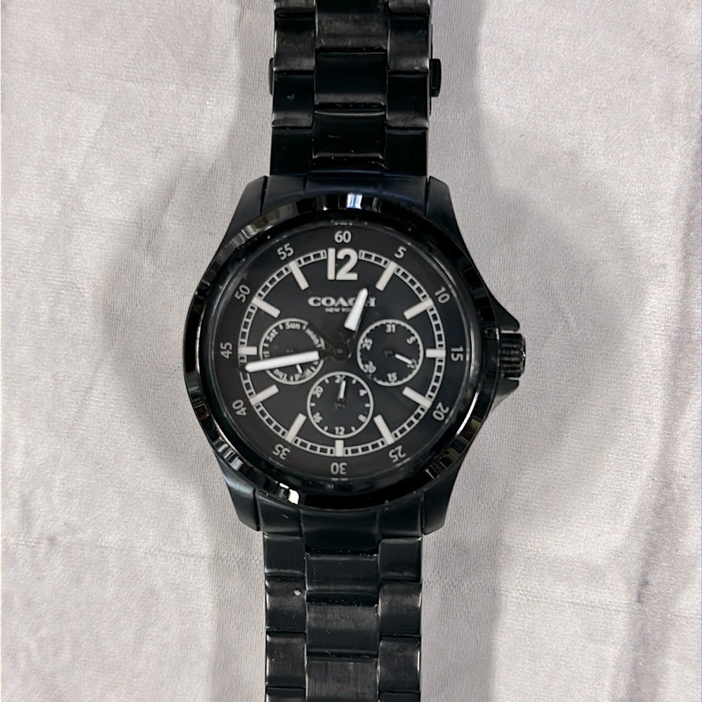 Coach black watch 1.5-inch face